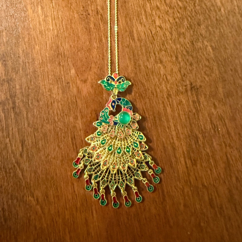 Elegant Gold and Green Peacock Pendant Necklace. NWOT